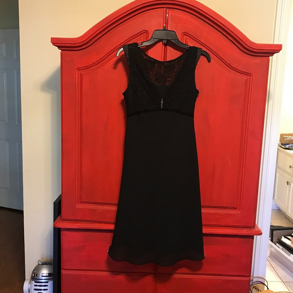 Evan Picone cocktail dress lined size 4 black lace velvet trim side zipper